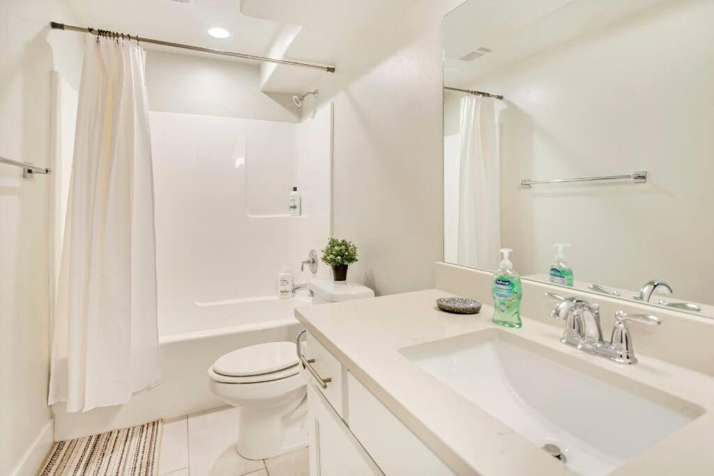 New Furnished 2Bd Apt! Great For Long Stays Vineyard Extérieur photo